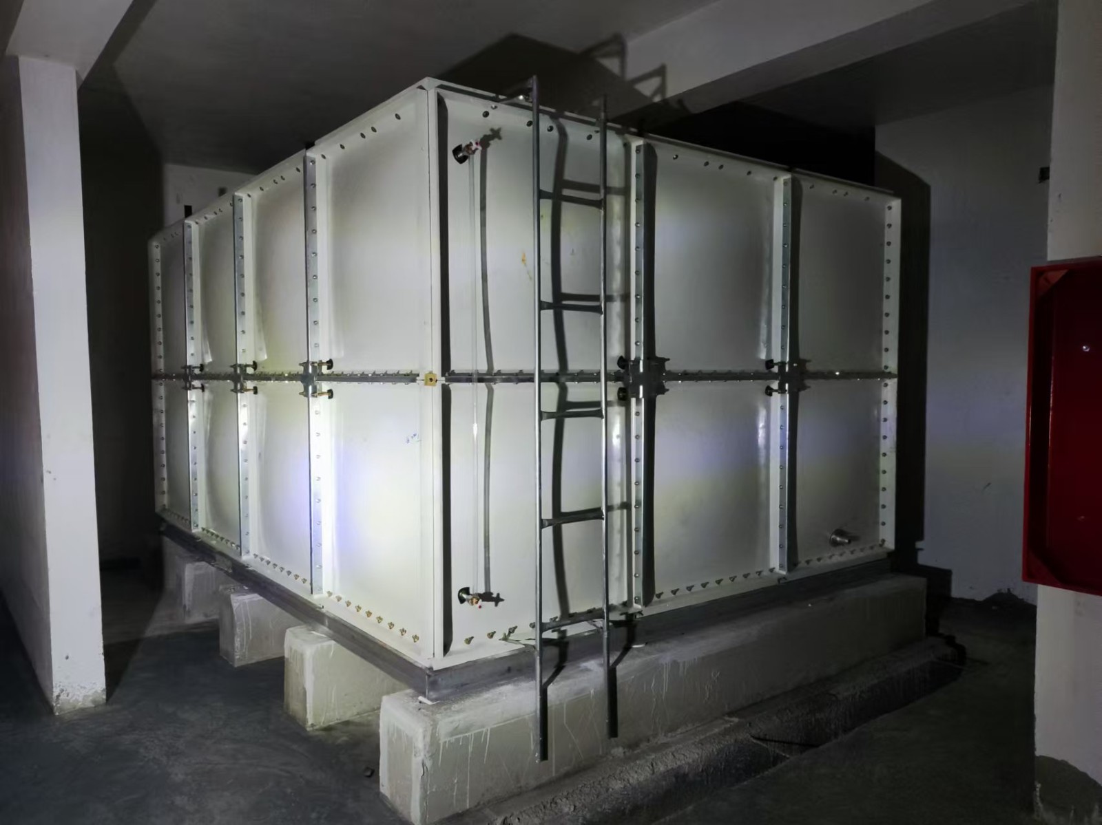 北京通州區玻璃鋼人防水箱